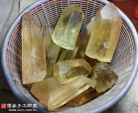 黃水晶 原礦|黃水晶真假鑑定：天然黃水晶與加熱紫水晶如何區分？